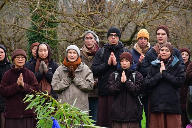 Như tu viện Lộc Uyển, tu viện Bích Nham, tu viện Rừng Phong, trung tâm tu tập Thanh Sơn...