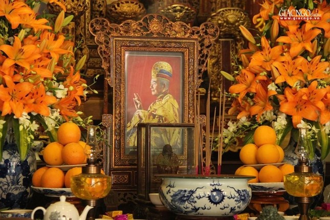 Di ảnh, long vị Đức Đại lão Hòa thượng Thích Tịnh Khiết tôn thờ tại tổ đình Tường Vân, cố đô Huế