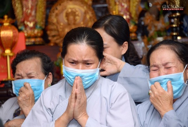 Phật tử nghẹn ngào kính tiếc về sự viên tịch của bậc Thầy