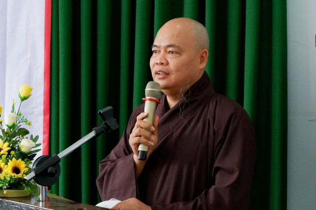 Thượng tọa Thích Thanh Phong chia sẻ tại buổi trao tặng Thượng tọa Thích Thanh Phong chia sẻ tại buổi trao tặng