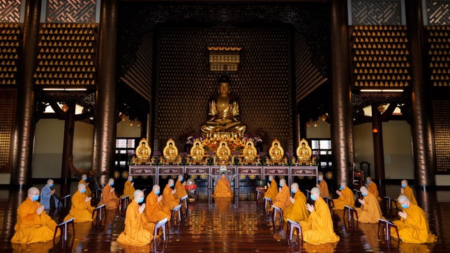 Chư Tăng tụng kinh cầu nguyện - Ảnh: Tâm Nghiêm/BGN Chư Tăng tụng kinh cầu nguyện - Ảnh: Tâm Nghiêm/BGN