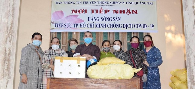Đại đức Thích Nguyên Hiếu, Phó ban TT-TT GHPGVN tỉnh Quảng Trị tiếp nhận đóng góp của bà con Đại đức Thích Nguyên Hiếu, Phó ban TT-TT GHPGVN tỉnh Quảng Trị tiếp nhận đóng góp của bà con