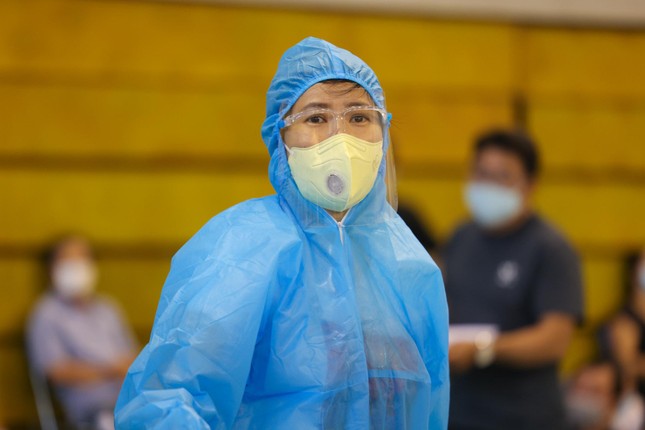 &quot;Chị đi theo tôi nghen&quot;