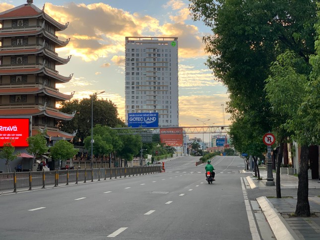 Thỉnh thoảng có một vài người mặc áo xe máy công nghệ