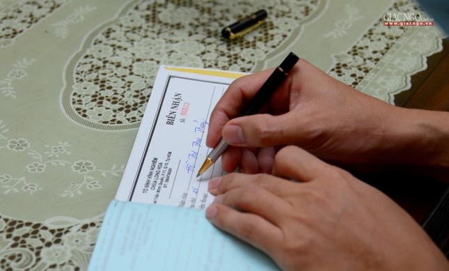 Việc gửi tro cốt tại chùa Long Hoa theo sự chỉ đạo của Giáo hội Phật giáo TP, không có một khoản chi phí nào - Ảnh: Bảo Toàn Việc gửi tro cốt tại chùa Long Hoa theo sự chỉ đạo của Giáo hội Phật giáo TP, không có một khoản chi phí nào - Ảnh: Bảo Toàn