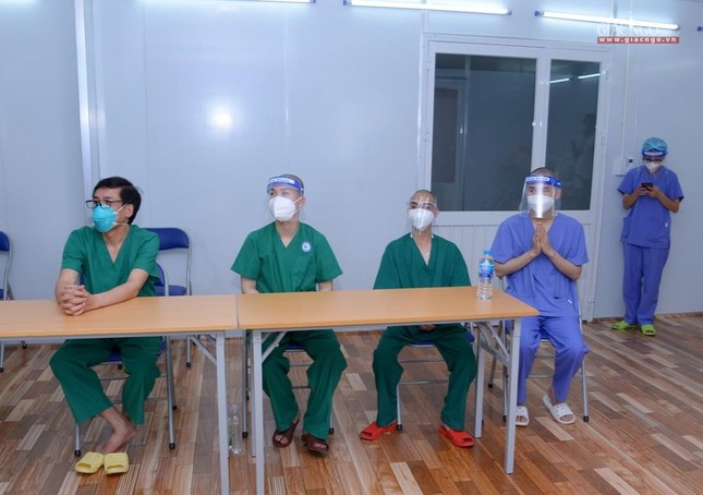 Hiện có 10 vị Tăng trẻ được phân công làm việc ở nhiều bộ phận, nhiều ca khác nhau