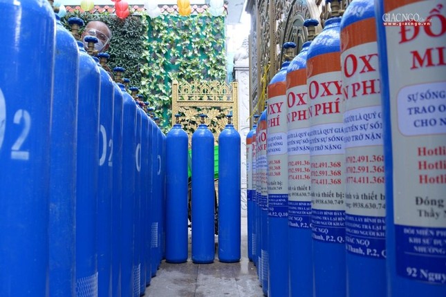 Đồng thời cung cấp cả cho một số bệnh viện, cơ sở y tế miễn phí hoàn toàn Đồng thời cung cấp cả cho một số bệnh viện, cơ sở y tế miễn phí hoàn toàn