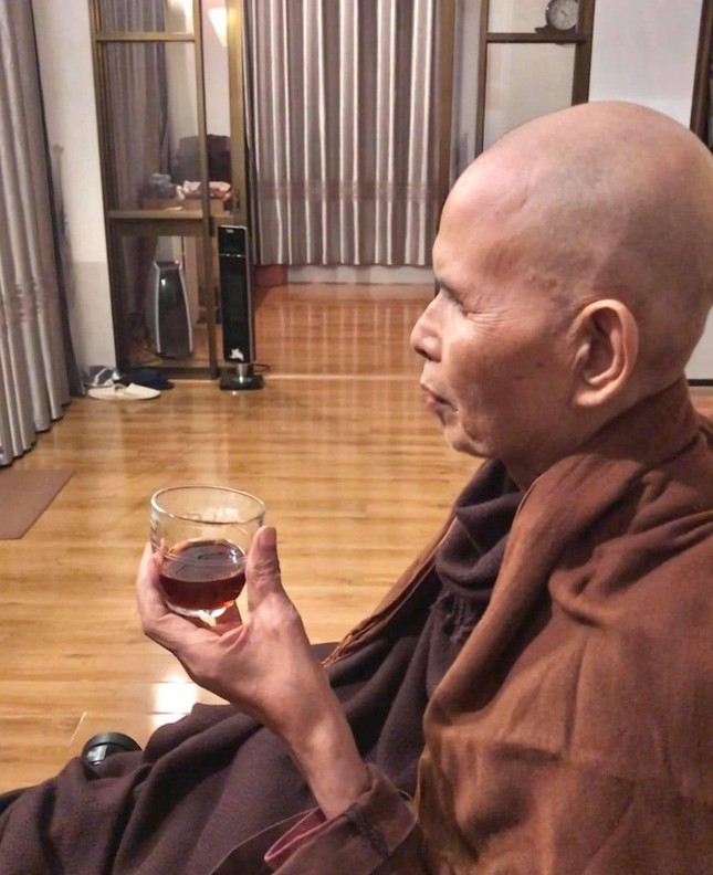 Thiền sư Thích Nhất Hạnh hiện đang ở tại chùa Từ Hiếu, cố đô Huế, năm nay 95 tuổi Thiền sư Thích Nhất Hạnh hiện đang ở tại chùa Từ Hiếu, cố đô Huế, năm nay 95 tuổi