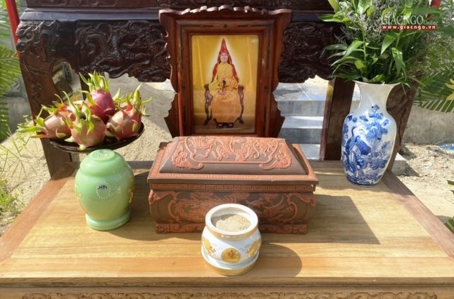 Xá-lợi và chân dung của cố Trưởng lão Hòa thượng tân viên tịch Xá-lợi và chân dung của cố Trưởng lão Hòa thượng tân viên tịch