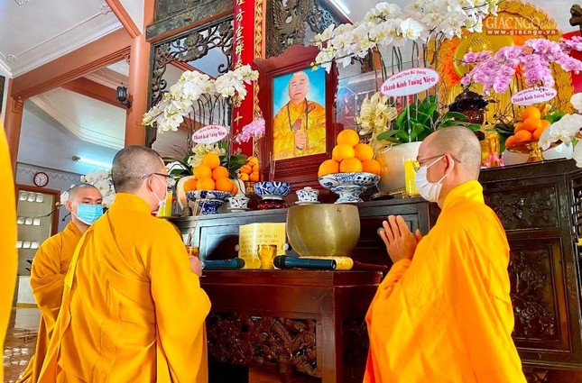 Do tình hình dịch Covid-19 đang diễn biến phức tạp nên lễ tưởng niệm năm nay được chư Tăng đệ tử tổ chức nội bộ