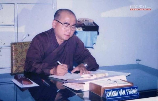 Hòa thượng Thích Đạt Đạo gắn bó với công tác giáo dục Tăng Ni, đảm nhiệm Chánh Văn phòng Trường Cao cấp Phật học VN cơ sở 2, sau này được suy cử Phó Viện trưởng Học viện Phật giáo VN tại TP.HCM