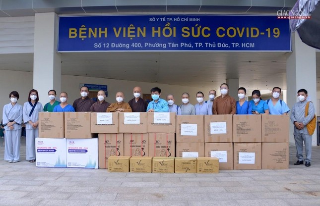 Cùng ngày, đoàn đã đến thăm các cơ sở tự viện là điểm sáng phục vụ, hỗ trợ tuyến đầu chống dịch trong thời gian qua