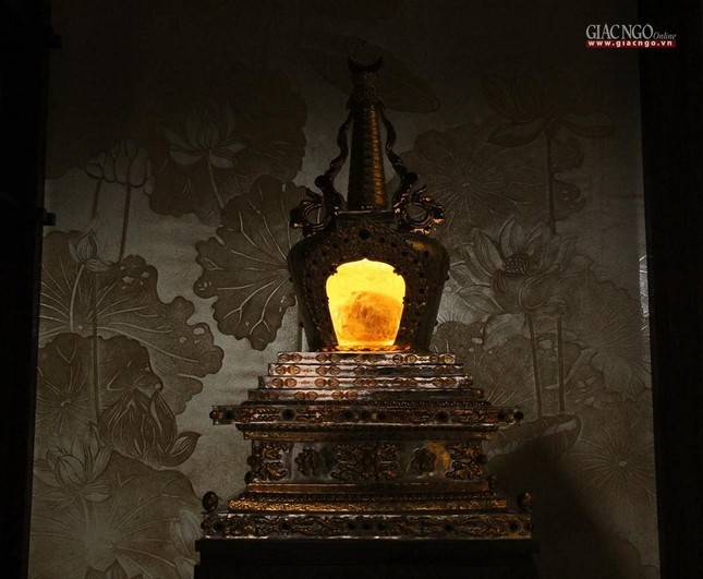 Xá-lợi thượng thủ sau khi trà-tỳ