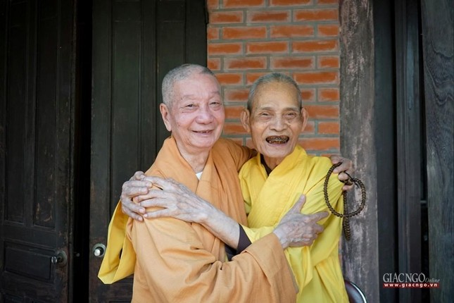 Đạo tình giữa chư vị Trưởng lão lãnh đạo Giáo hội - Ảnh: Hoàng Độ/BGN Đạo tình giữa chư vị Trưởng lão lãnh đạo Giáo hội - Ảnh: Hoàng Độ/BGN