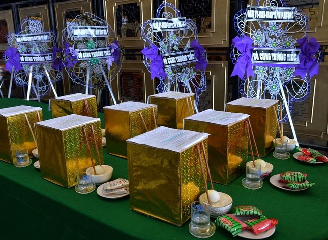 Hương linh đồng bào tử nạn vì Covid-19 được hương khói, cúng cơm thành kính tại Nhà tang lễ thành phố Hương linh đồng bào tử nạn vì Covid-19 được hương khói, cúng cơm thành kính tại Nhà tang lễ thành phố