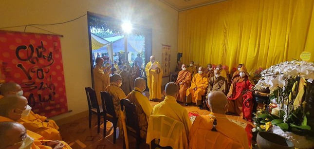 Chư tôn đức tham dự buổi lễ Chư tôn đức tham dự buổi lễ