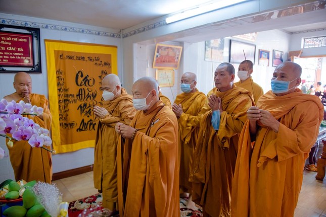 Hòa thượng Thích Thiện Nhơn, Chủ tịch Hội đồng Trị sự; Hòa thượng Thích Giác Toàn, Phó Chủ tịch Hội đồng Trị sự, Trưởng ban Thường trực Giáo phẩm Hệ phái Khất sĩ tưởng niệm - Ảnh: Đăng Huy