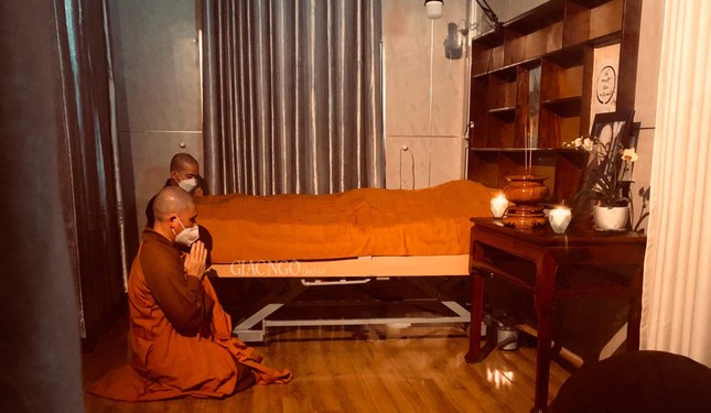 Tại nơi thiền thất Lắng Nghe yên tĩnh trong khuôn viên chùa Từ Hiếu