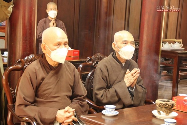 Chư tôn túc ở cố đô Huế đã hiện diện tại chùa Từ Hiếu trong khuya 22-1