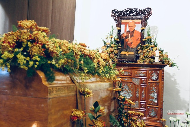 Cũng theo truyền thống Phật giáo Huế, ngài đồng thời nối dòng đời thứ 8 với pháp danh Trừng Quang, thuộc hệ truyền thừa pháp phái Liễu Quán