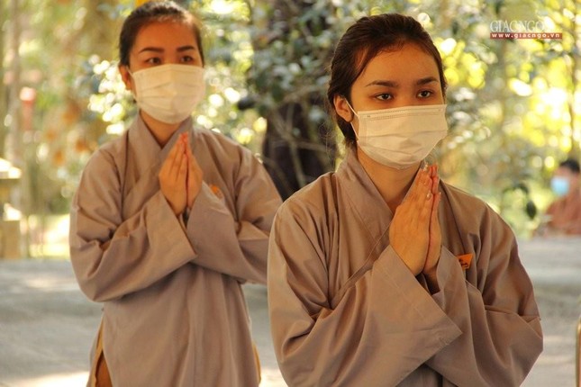 Phật tử hướng về