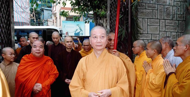 Hòa thượng Thích Trí Quảng và chư Tăng đón Thiền sư