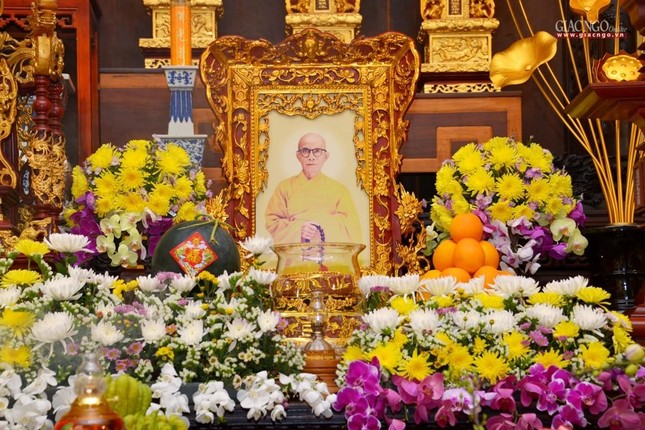 Chân dung Đại lão Hòa thượng Thích Thiện Hòa tại Tổ đường Ấn Quang