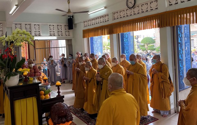Thượng tọa sinh tiền hướng dẫn cho đạo tràng Bát quan trai, được Phật tử quý mến Thượng tọa sinh tiền hướng dẫn cho đạo tràng Bát quan trai, được Phật tử quý mến