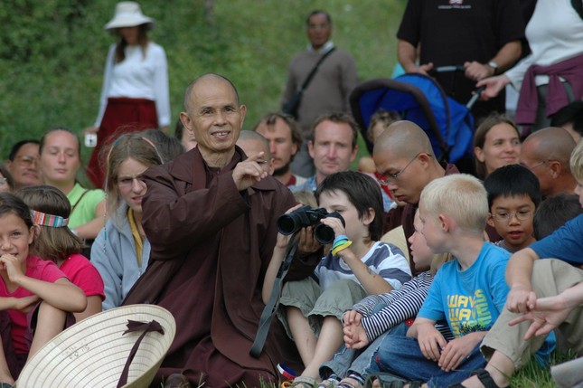 Thực tập hòa bình là có thể thực tập với mỗi bước chân, với mỗi hơi thở. Chúng ta có thể cùng nhau thực tập, mang lại hy vọng và lòng từ bi vào cuộc sống hàng ngày, vào cuộc sống của gia đình, cộng đồng, quốc gia và thế giới