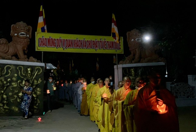 Chư Tăng Ni, Phật tử đệ tử của Hòa thượng Thích Toàn Thiện tụng kinh tưởng niệm