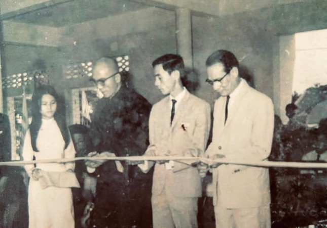 Hòa thượng Thích Chánh Trực cắt băng trường Bồ Đề Quảng Trị (1959) Hòa thượng Thích Chánh Trực cắt băng trường Bồ Đề Quảng Trị (1959)