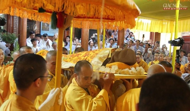 Hướng đến Giác linh đường