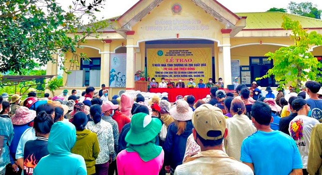 Đoàn từ thiện do Thượng tọa Thích Giác Dũng hướng dẫn