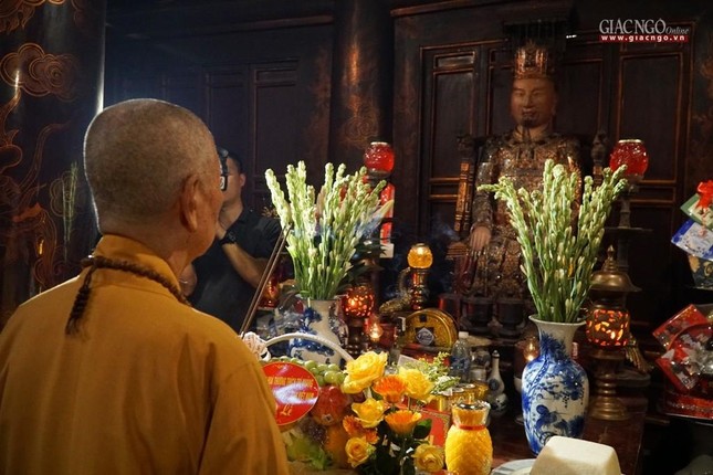 Tưởng niệm các vị tiền nhân tại đền thờ Đinh Tiên Hoàng Tưởng niệm các vị tiền nhân tại đền thờ Đinh Tiên Hoàng