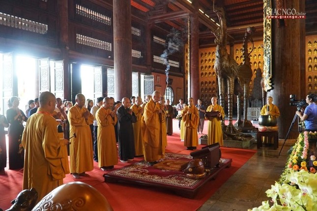 Lễ Phật tại chùa Bái Đính Lễ Phật tại chùa Bái Đính