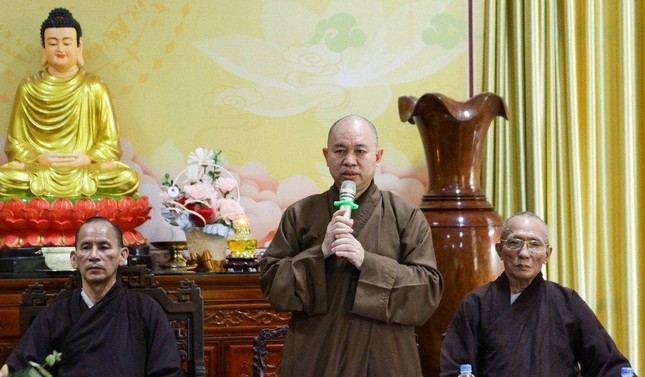 Thượng tọa Thích Đức Thiện, Trưởng đoàn công tác của Trung ương GHPGVN phát biểu tại cuộc họp Thượng tọa Thích Đức Thiện, Trưởng đoàn công tác của Trung ương GHPGVN phát biểu tại cuộc họp