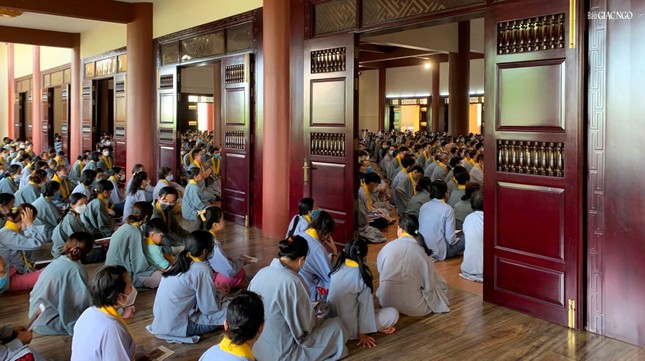 Hàng tuần, vào ngày Chủ nhật, đông đảo Phật tử đến tụng kinh, nghe pháp Hàng tuần, vào ngày Chủ nhật, đông đảo Phật tử đến tụng kinh, nghe pháp