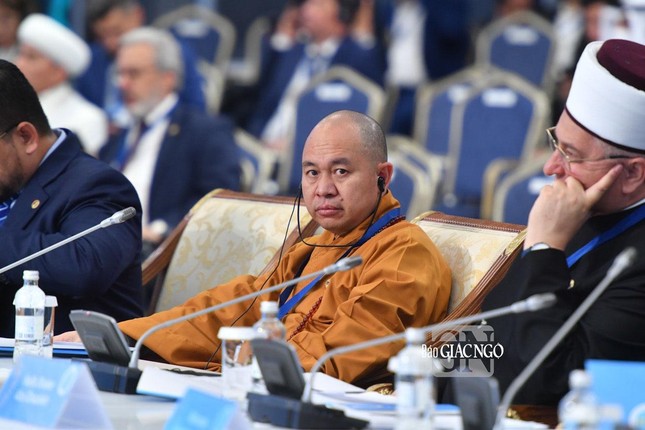 Thượng tọa Thích Đức Thiện tại Đại hội