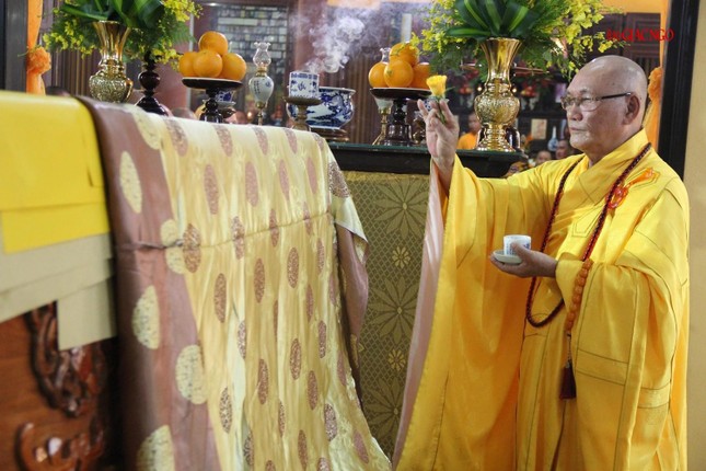 Hòa thượng Thích Trí Viên sám chủ