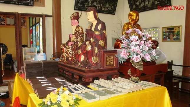 Hiện vật và thư tịch trưng bày tại Trung tâm