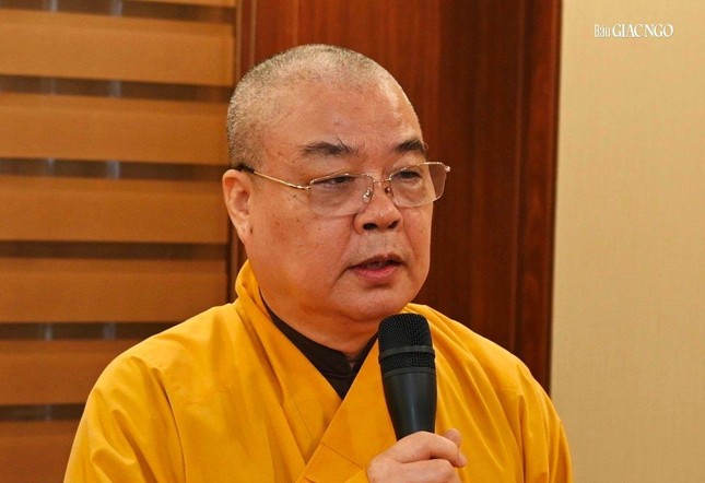 Hoà thượng Thích Thanh Nhiễu, Phó Chủ tịch Thường trực Hội đồng Trị sự, Phó ban Chỉ đạo, Trưởng ban Tổ chức Đại hội báo cáo tại phiên họp - Ảnh: Tường Long Hoà thượng Thích Thanh Nhiễu, Phó Chủ tịch Thường trực Hội đồng Trị sự, Phó ban Chỉ đạo, Trưởng ban Tổ chức Đại hội báo cáo tại phiên họp - Ảnh: Tường Long