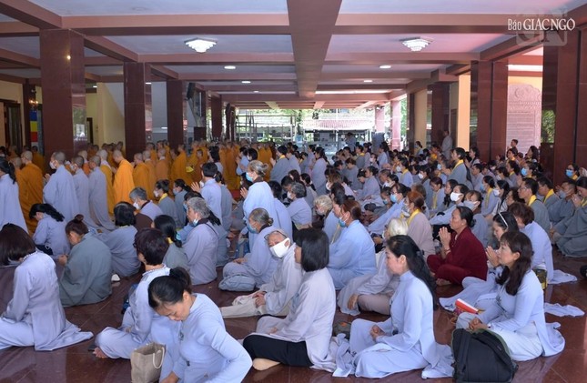 Đông đảo Tăng Ni, Phật tử đã về Việt Nam Quốc Tự cung đón và lắng nghe huấn thị của Đức Pháp chủ GHPGVN - Trưởng lão Hòa thượng Thích Trí Quảng