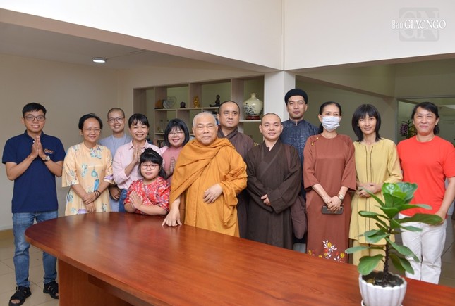 Cùng nhân viên phòng Nội dung, Mỹ thuật