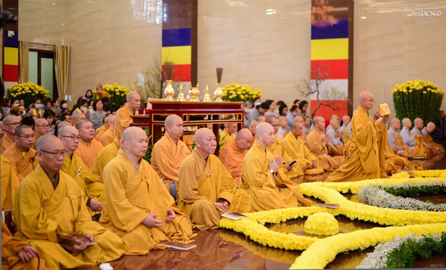 Chư Tăng Ni cùng Phật tử cùng cầu nguyện - Ảnh: Quảng Đạo Chư Tăng Ni cùng Phật tử cùng cầu nguyện - Ảnh: Quảng Đạo