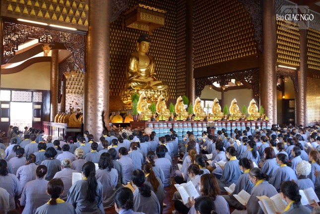 Pháp hội Dược Sư đầu năm Quý Mão tại chùa Huê Nghiêm khép lại sau 3 ngày với 7 hội trì tụng kinh Dược Sư cầu quốc thái dân an, có hàng ngàn Phật tử tham dự trang nghiêm