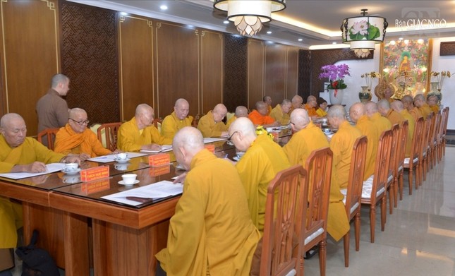 Nhiều vị đã về dự, bày tỏ các ý kiến về những vấn đề quan trọng của Giáo hội, đặc biệt là Tăng sự, trong trách nhiệm liên quan tới chức năng, vai trò của Hội đồng Chứng minh được quy định trong Hiến chương từ lúc thành lập (1981) Nhiều vị đã về dự, bày tỏ các ý kiến về những vấn đề quan trọng của Giáo hội, đặc biệt là Tăng sự, trong trách nhiệm liên quan tới chức năng, vai trò của Hội đồng Chứng minh được quy định trong Hiến chương từ lúc thành lập (1981)
