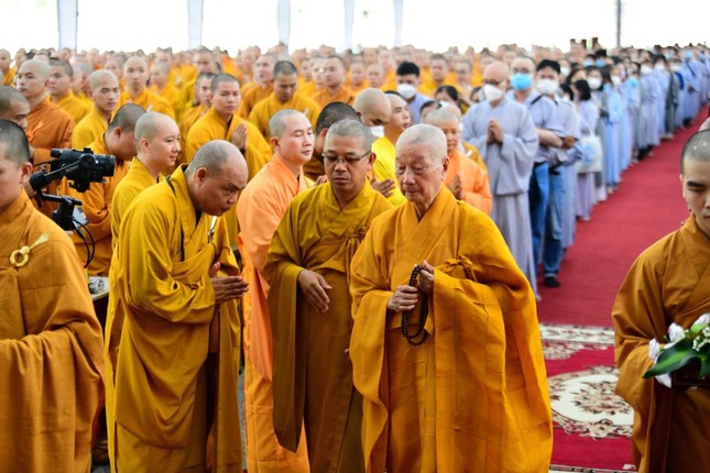 Tác giả, Thượng tọa Thích Tâm Thiện trong một dịp thị giả Tôn sư - Trưởng lão Hòa thượng Thích Trí Quảng, ở Trường hạ Học viện Phật giáo VN tại TP.HCM