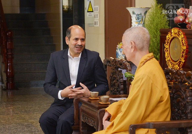 Đại sứ Sandeep Arya thông tin và mong muốn sự hợp tác giữa GHPGVN với Ấn Độ được tăng cường trong thời gian tới trên nhiều phương diện Đại sứ Sandeep Arya thông tin và mong muốn sự hợp tác giữa GHPGVN với Ấn Độ được tăng cường trong thời gian tới trên nhiều phương diện