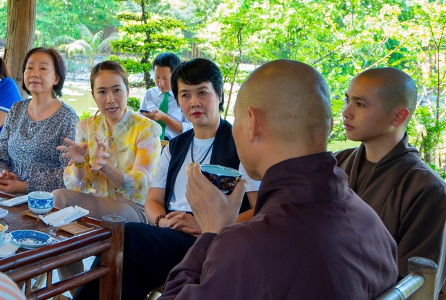 Cùng thảo luận để hợp tác cho việc khóa đào tạo người dẫn chương trình các sự kiện Phật giáo do Ban Văn hóa GHPGVN TP.HCM tổ chức