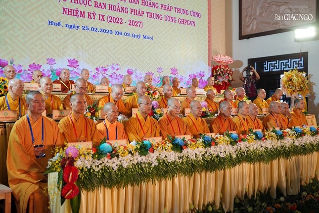 Các vị giáo phẩm chứng minh, chủ tọa tại lễ ra mắt